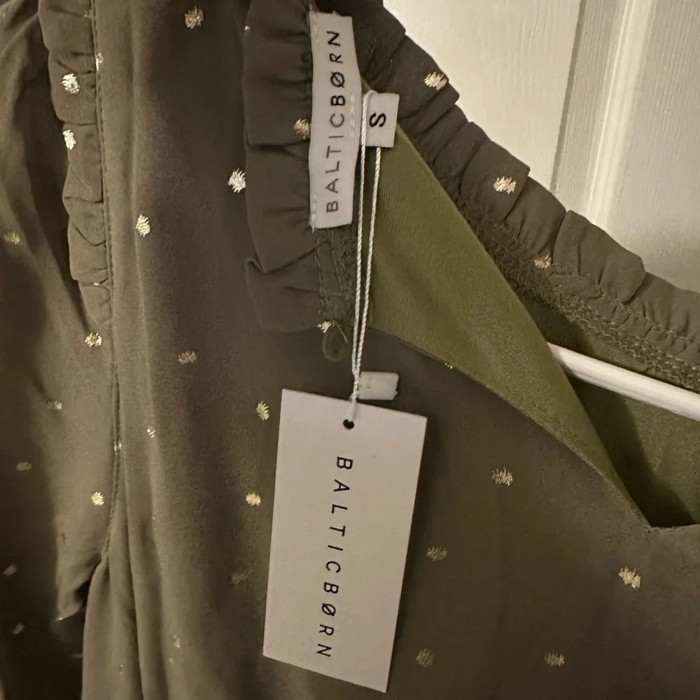 NWT Baltic Born Nixon Pintuck Ruffle Midi Dress - Picture 2 of 3